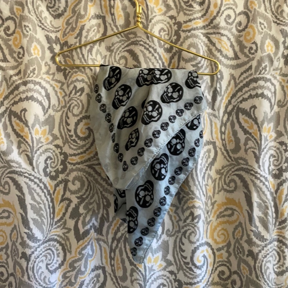 Gray + Blk Skulls